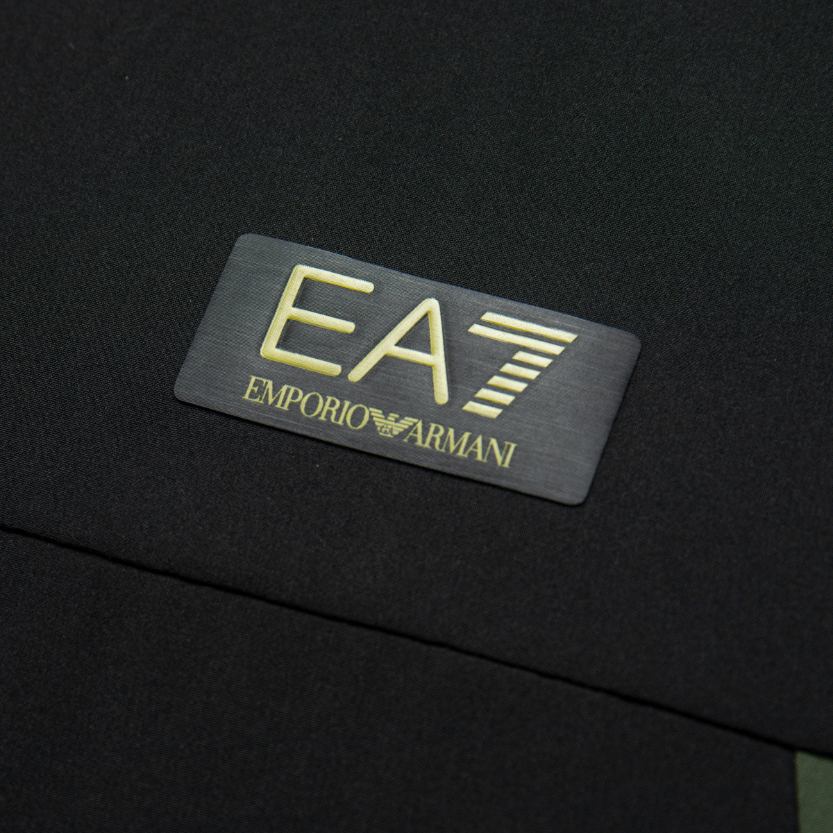 Sizing EMPORIO ARMANI EA7 黑綠拼色標誌連帽外套。 6RPV72-PNBXZ-28BQ