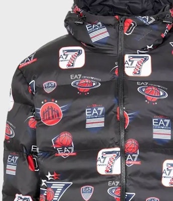 EMPORIO ARMANI EA7 Jaket Puffer Hitam Bercetak Berhud dengan Tali Serut. 6RPB37-PN9FZ-2200 Sizing EMPORIO ARMANI EA7 Jaket Puffer Hitam Bercetak Berhud dengan Tali Serut. 6RPB37-PN9FZ-2200