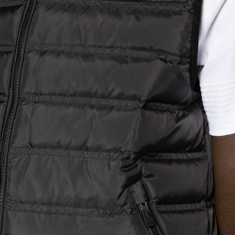 Details for EMPORIO ARMANI EA7 黑色徽章立領羽絨背心. 6RPQ02-PN5ZZ-1200