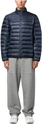 Emporio Armani EA7 Jaket Puffer Biru Navy Logo dengan Resleting Setengah. 6RPB14-PN5ZZ-1554 Lookbook Emporio Armani EA7 Jaket Puffer Biru Navy Logo dengan Resleting Setengah. 6RPB14-PN5ZZ-1554