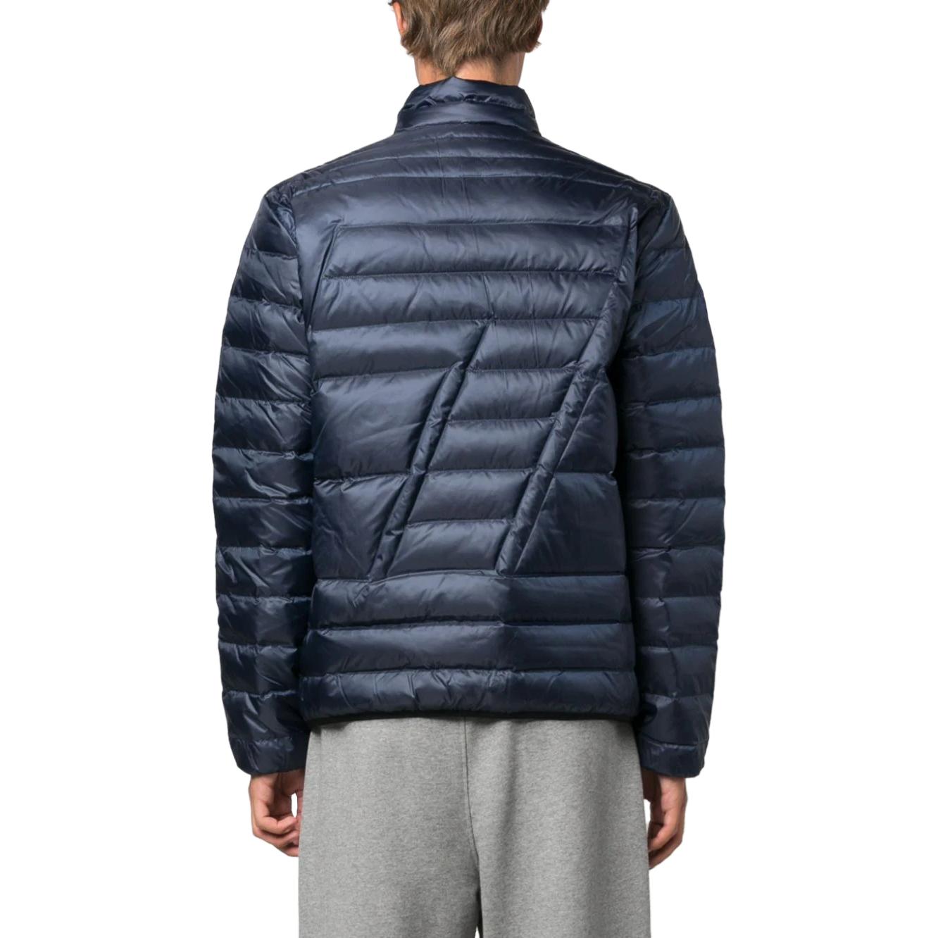 Shop Emporio Armani EA7 Jaket Puffer Biru Navy Logo dengan Resleting Setengah. 6RPB14-PN5ZZ-1554