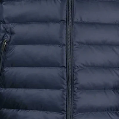 Emporio Armani EA7 Jaket Puffer Biru Navy Logo dengan Resleting Setengah. 6RPB14-PN5ZZ-1554 Details for Emporio Armani EA7 Jaket Puffer Biru Navy Logo dengan Resleting Setengah. 6RPB14-PN5ZZ-1554