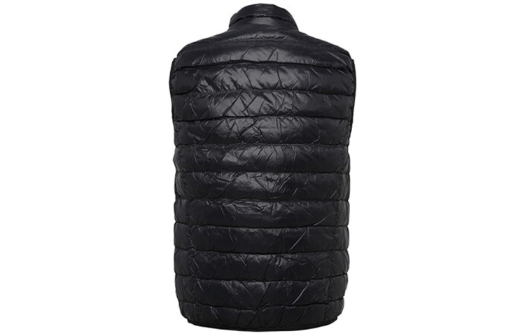 Lookbook Emporio Armani EA7 黑色銀色印花標誌羽絨背心 8NPQ01-PN29Z-01200