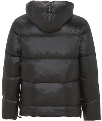 Emporio Armani EA7 FW22 Jaket Puffer Bertudung Hitam dengan Patch Logo. 6LPB15-PN2MZ-1200 Lookbook Emporio Armani EA7 FW22 Jaket Puffer Bertudung Hitam dengan Patch Logo. 6LPB15-PN2MZ-1200