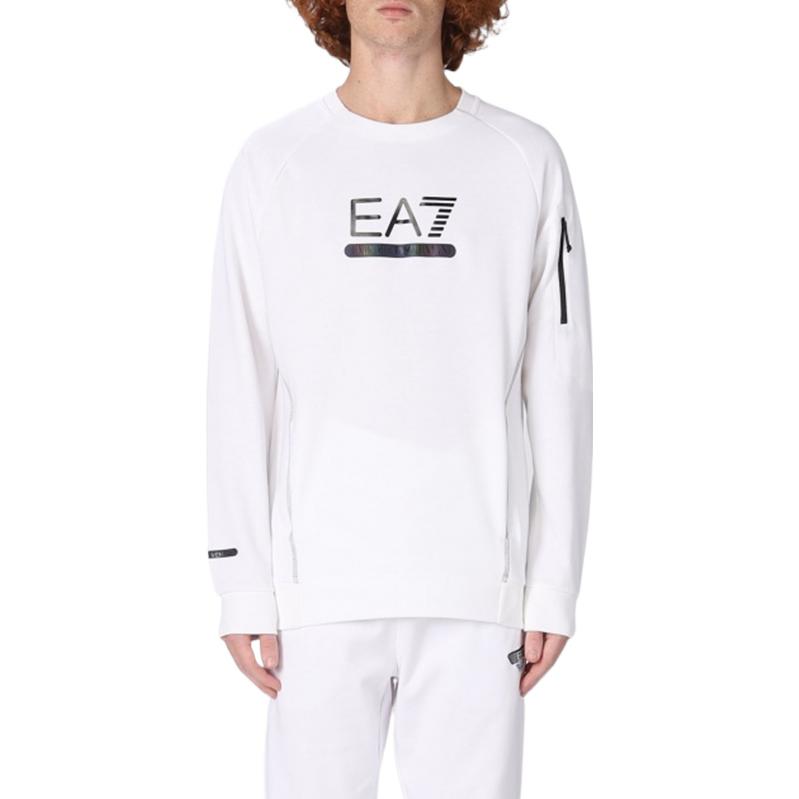Shop Emporio Armani EA7 FW22 白色圓領徽標印花運動衫 6LPM41-PJANZ-1100