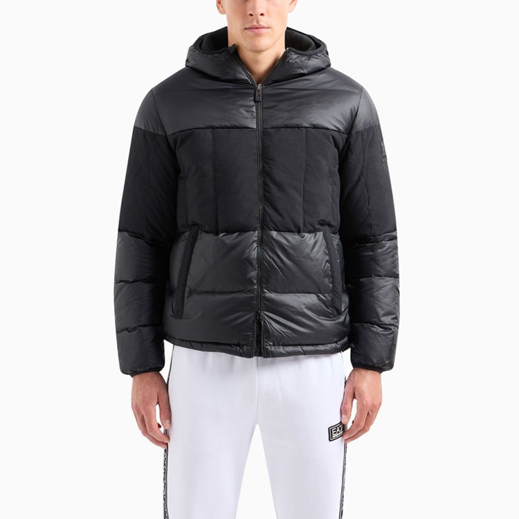 Shop Chaqueta Acolchada con Capucha Colorblock Negra EMPORIO ARMANI EA7 FW23. 6RPB01-PNEOZ-1200