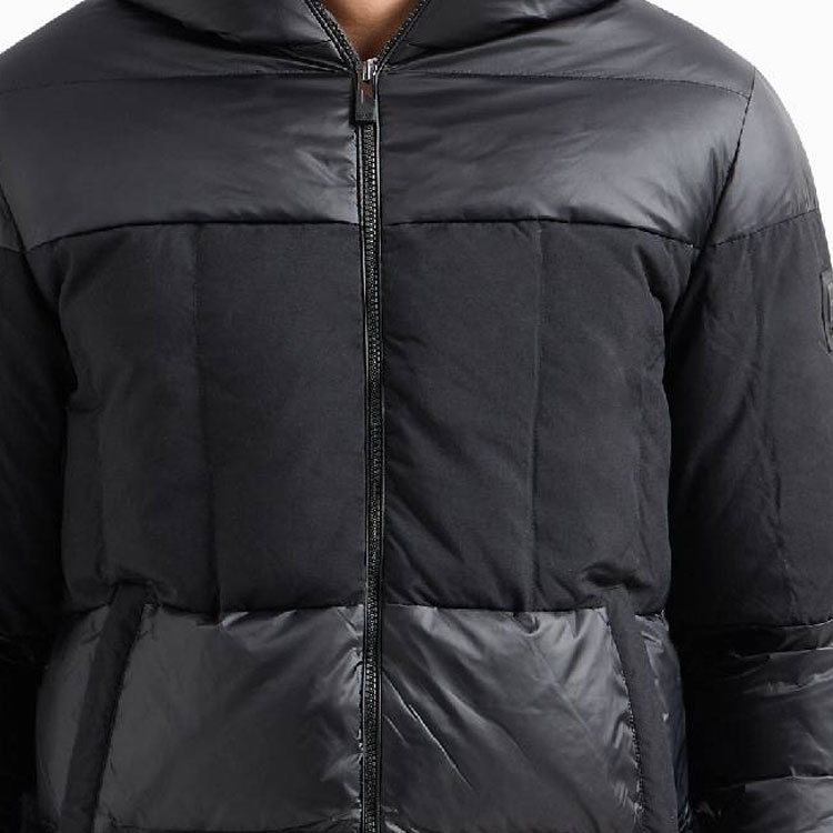 Sizing Chaqueta Acolchada con Capucha Colorblock Negra EMPORIO ARMANI EA7 FW23. 6RPB01-PNEOZ-1200