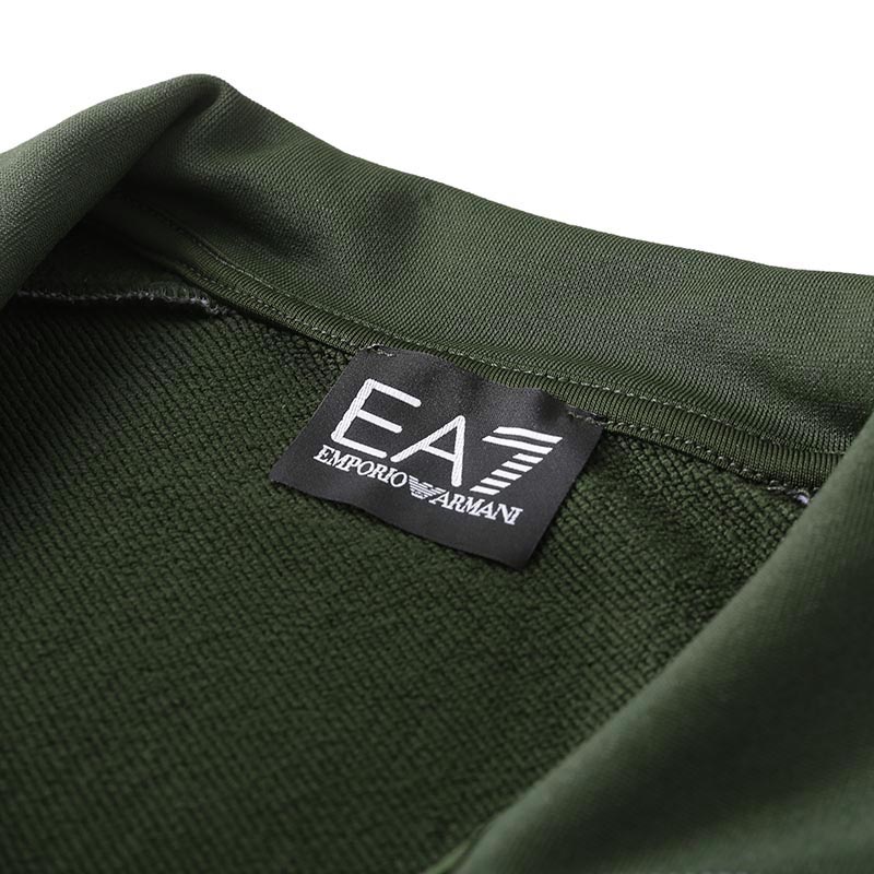 Shop Emporio Armani EA7 FW23 綠色印花長袖運動衫 6RPM07-PJ16Z-1845