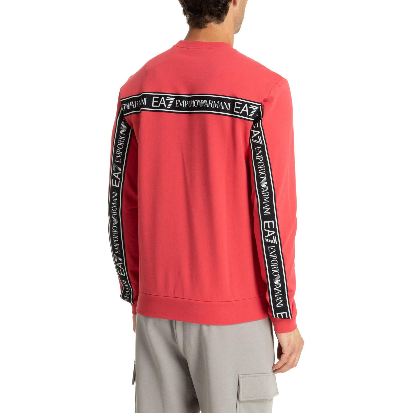 Shop Emporio Armani EA7 紅色印字Logo圓領長袖運動衫 6RPM12-PJ05Z-1462