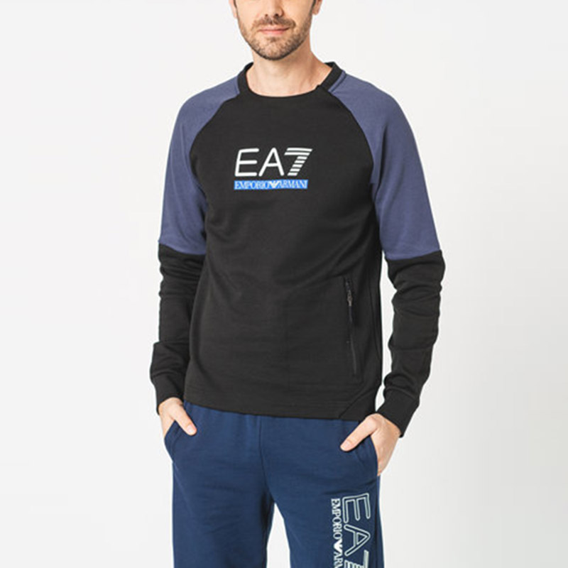 Shop Emporio Armani EA7 SS22 拼色Logo圓領衛衣 - 黑色 3LPM41-PJANZ-1200