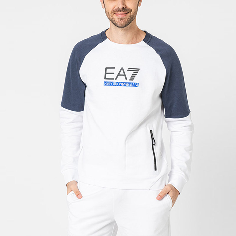 Shop Emporio Armani EA7 男款 SS22 白色標誌圓領運動衫 3LPM41-PJANZ-1100