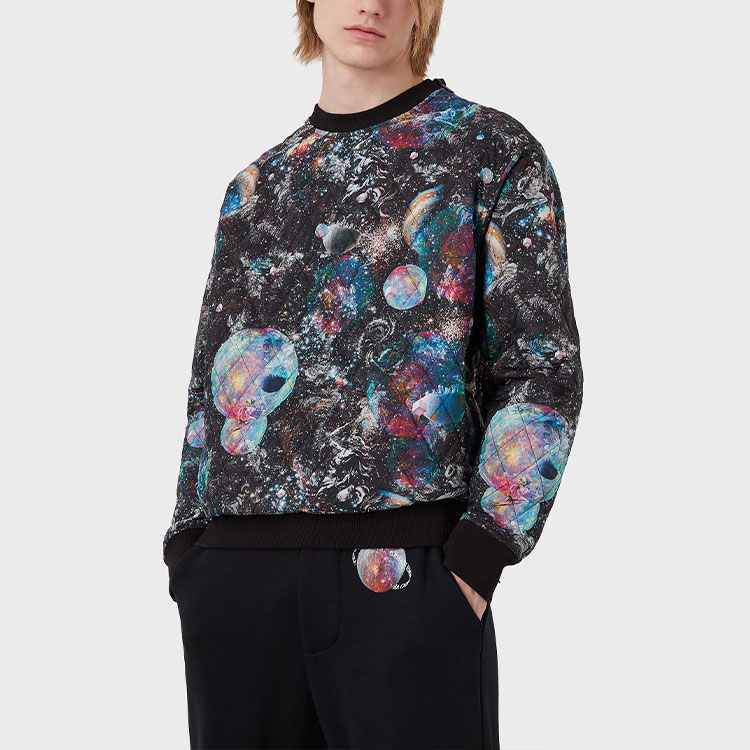Shop EMPORIO ARMANI FW21 Sweater Hitam dengan Cetak Grafik Planet. 6K1M8Q-1JS3Z-F010