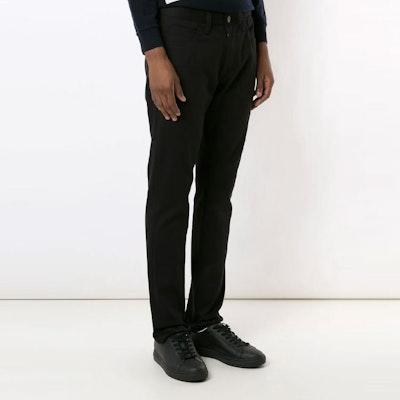 EMPORIO ARMANI FW21 Essentials Jeans Hitam Kasual dengan Ritsleting. 8N1J06-1G0IZ-0005 Purchase EMPORIO ARMANI FW21 Essentials Jeans Hitam Kasual dengan Ritsleting. 8N1J06-1G0IZ-0005