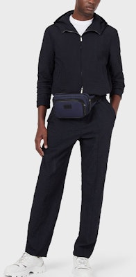 Emporio Armani FW21 深藍色連帽外套。 B1R410-B1306-922 Lookbook Emporio Armani FW21 深藍色連帽外套。 B1R410-B1306-922