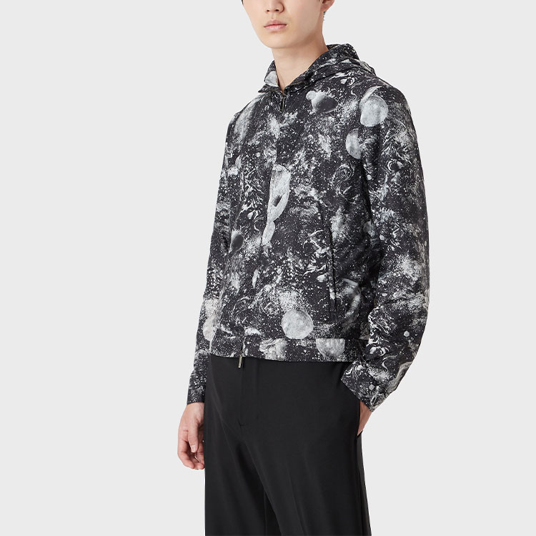 Shop EMPORIO ARMANI FW21 星空印花标志黑色夹克外套 B1R410-B1017-991