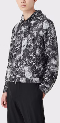 EMPORIO ARMANI FW21 星空印花标志黑色夹克外套 B1R410-B1017-991 Shop EMPORIO ARMANI FW21 星空印花标志黑色夹克外套 B1R410-B1017-991
