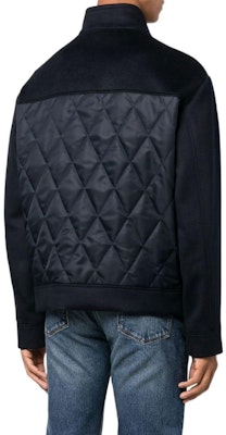 EMPORIO ARMANI FW22 Jaket Hitam Leher Tinggi Zip-Up H31R42-C1452-0922 Shop EMPORIO ARMANI FW22 Jaket Hitam Leher Tinggi Zip-Up H31R42-C1452-0922