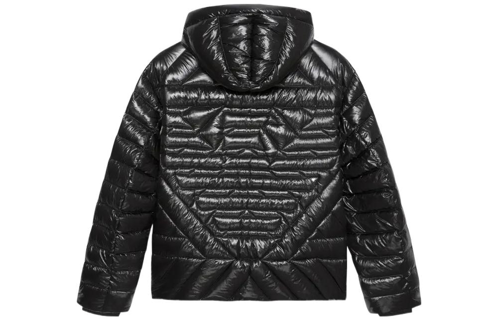Lookbook Emporio Armani FW22 黑色戶外連帽羽絨外套. 6L1BN7-1NPDZ-0999