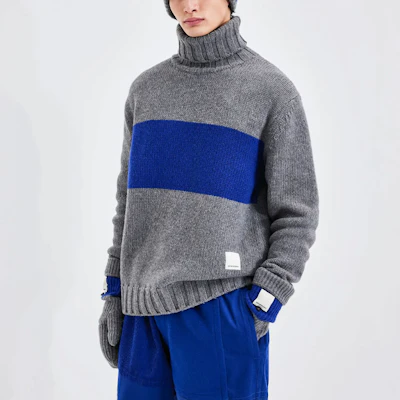 EMPORIO ARMANI FW22 Gray Colorblock Knitted Turtleneck Sweater 6L1MZ51-M4FZ1-F615 Lookbook EMPORIO ARMANI FW22 Gray Colorblock Knitted Turtleneck Sweater 6L1MZ51-M4FZ1-F615
