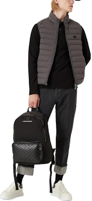 Emporio Armani 2022秋冬灰色简约款绗缝羽绒马甲。 8N1BQ11-NLRZ1-0633 Lookbook Emporio Armani 2022秋冬灰色简约款绗缝羽绒马甲。 8N1BQ11-NLRZ1-0633