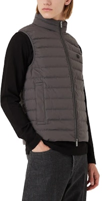 Emporio Armani 2022秋冬灰色简约款绗缝羽绒马甲。 8N1BQ11-NLRZ1-0633 Details for Emporio Armani 2022秋冬灰色简约款绗缝羽绒马甲。 8N1BQ11-NLRZ1-0633