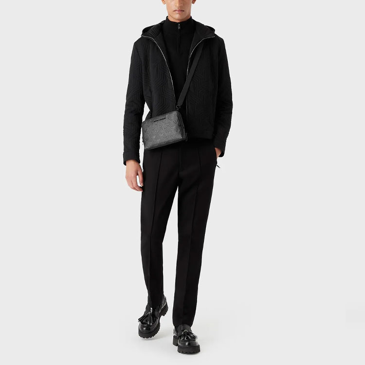 Lookbook EMPORIO ARMANI FW22 Jaket Hoodie Corak Embossed Hitam H31R41-C1247-1999