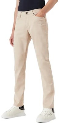 EMPORIO ARMANI FW22 Celana Jeans Pria Logo Mid-Rise Warna Solid. 8N1J06-1GN0Z-0142 Shop EMPORIO ARMANI FW22 Celana Jeans Pria Logo Mid-Rise Warna Solid. 8N1J06-1GN0Z-0142