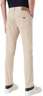 EMPORIO ARMANI FW22 Celana Jeans Pria Logo Mid-Rise Warna Solid. 8N1J06-1GN0Z-0142 Purchase EMPORIO ARMANI FW22 Celana Jeans Pria Logo Mid-Rise Warna Solid. 8N1J06-1GN0Z-0142