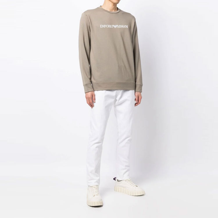 Lookbook EMPORIO ARMANI FW22 Logo Print Crewneck Pullover Sweatshirt Brown For Men. 8N1MR6-1JRIZ-F176