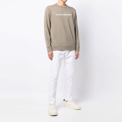 EMPORIO ARMANI FW22 Logo Print Crewneck Pullover Sweatshirt Brown For Men. 8N1MR6-1JRIZ-F176 Lookbook EMPORIO ARMANI FW22 Logo Print Crewneck Pullover Sweatshirt Brown For Men. 8N1MR6-1JRIZ-F176