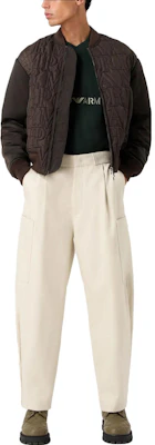 エンポリオアルマーニ FW23 アーミーグリーン Vネック ロゴ ジップアップ ボンバージャケット 6R1B761-NIJZ1-05A6 Purchase エンポリオアルマーニ FW23 アーミーグリーン Vネック ロゴ ジップアップ ボンバージャケット 6R1B761-NIJZ1-05A6