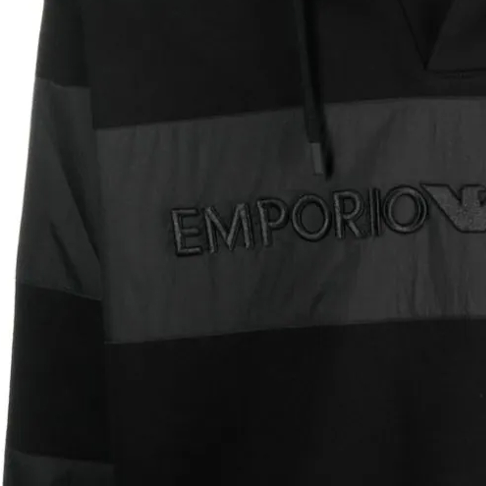 Sizing EMPORIO ARMANI FW23 黑色連帽衫搭配刺繡LOGO及拼接設計. 6R1MCQ-1JLXZ-0999