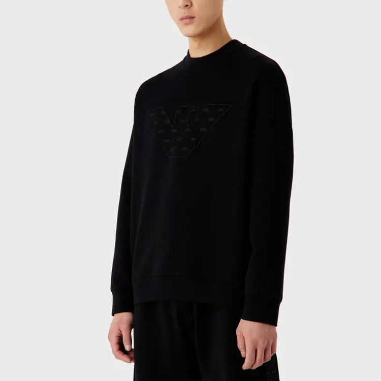 Shop 엠포리오 아르마니 FW23 블랙 로고 프린트 크루넥 풀오버 스웻셔츠. 6R1ME7-1JHSZ-0999