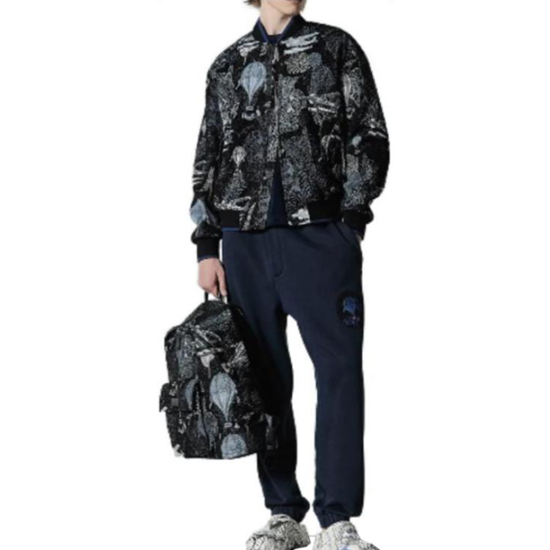 Shop エンポリオアルマーニ FW23 ブルーストレートパンツ ロゴ刺繍パッチ付き 6R1P8P-1J7DZ-10922