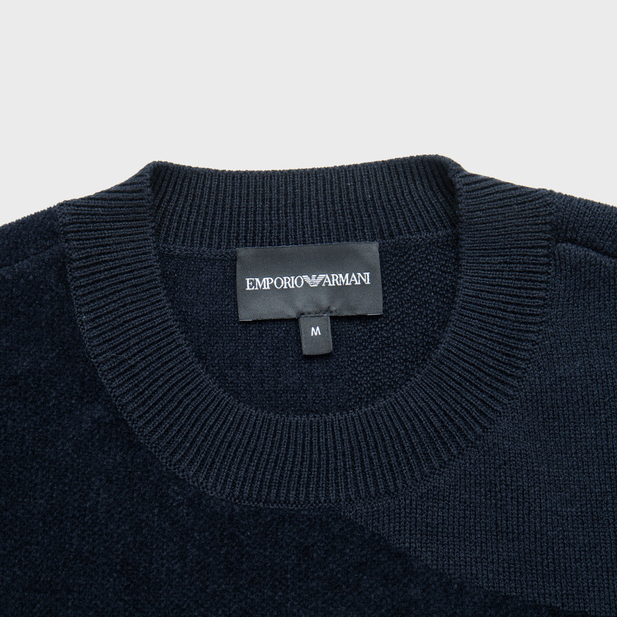 Purchase Suéter Tejido Logo Geométrico Azul Marino Emporio Armani FW23. 6R1MXM-1MNHZ-0920