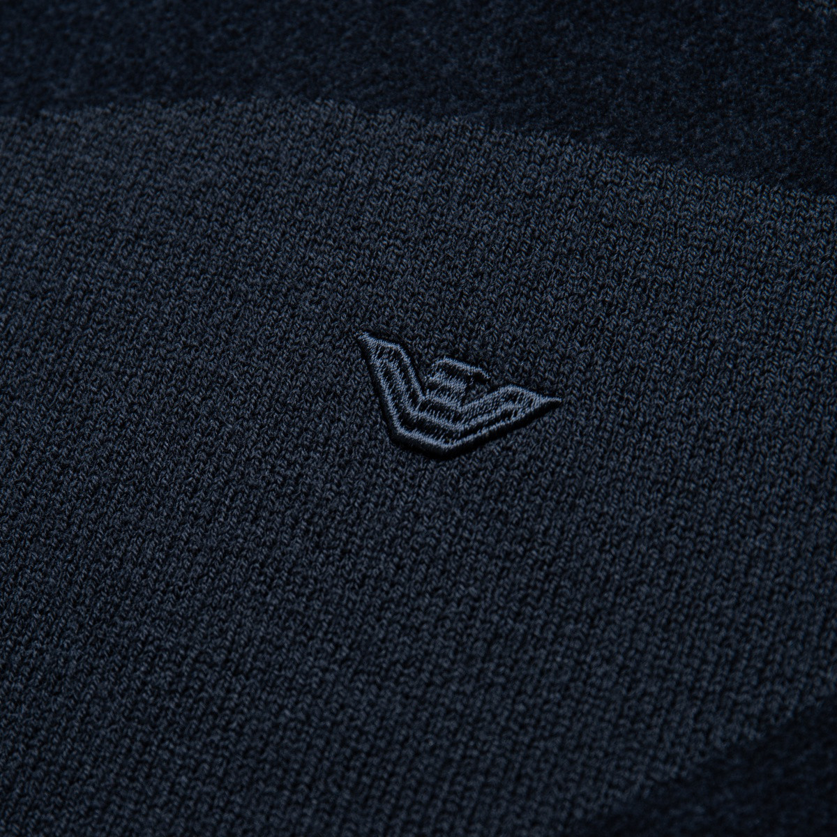 Details for Suéter Tejido Logo Geométrico Azul Marino Emporio Armani FW23. 6R1MXM-1MNHZ-0920