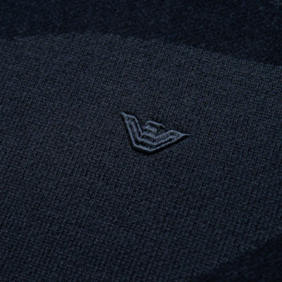 Suéter Tejido Logo Geométrico Azul Marino Emporio Armani FW23. 6R1MXM-1MNHZ-0920 Details for Suéter Tejido Logo Geométrico Azul Marino Emporio Armani FW23. 6R1MXM-1MNHZ-0920