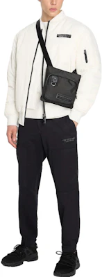 安普里奧·阿曼尼 FW23 白色棒球領拉鍊外套 6RZB12-ZNJ7Z-116L Lookbook 安普里奧·阿曼尼 FW23 白色棒球領拉鍊外套 6RZB12-ZNJ7Z-116L