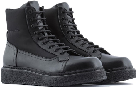 エンポリオ アルマーニ レザーラウンドトゥブーツ (ブラック) X4M376XN6071K001 Shop エンポリオ アルマーニ レザーラウンドトゥブーツ (ブラック) X4M376XN6071K001