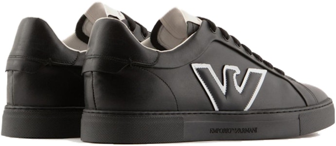 阿玛尼标志黑色皮革低帮系带运动鞋 X4X598XN6331K001 Shop 阿玛尼标志黑色皮革低帮系带运动鞋 X4X598XN6331K001
