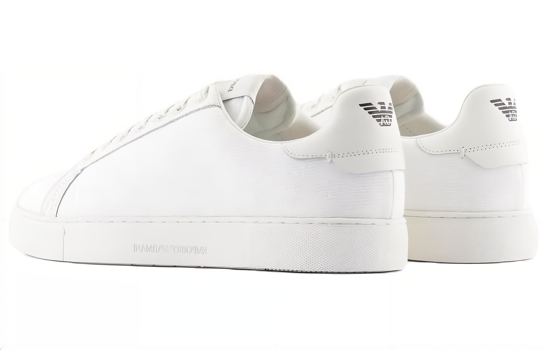 Shop Emporio Armani Low-Top 'Logo Putih' X4X316XM741M801