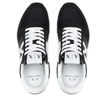 Emporio Armani 黑色低帮运动鞋 XUX017XCC68K489 Shop Emporio Armani 黑色低帮运动鞋 XUX017XCC68K489