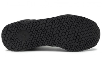 Emporio Armani 黑色低帮运动鞋 XUX017XCC68K489 Purchase Emporio Armani 黑色低帮运动鞋 XUX017XCC68K489