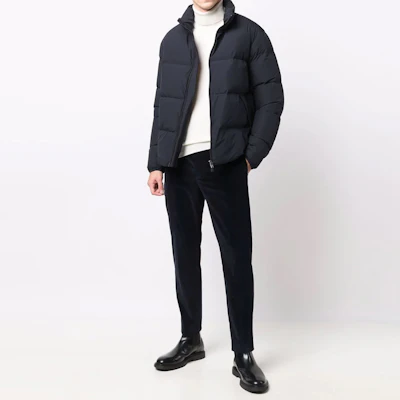 Emporio Armani 海军蓝纯色拉链保暖羽绒外套. 8N1BQ3-1NLRZ-0920 Lookbook Emporio Armani 海军蓝纯色拉链保暖羽绒外套. 8N1BQ3-1NLRZ-0920