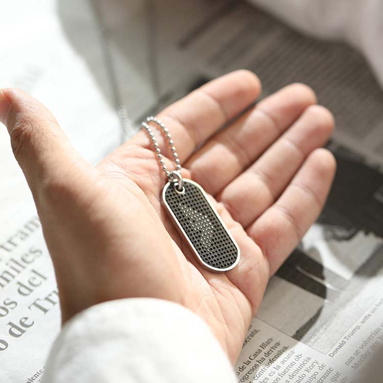 Lookbook Kalung Liontin Emporio Armani Logo Elang Perak/Hitam EGS2547040