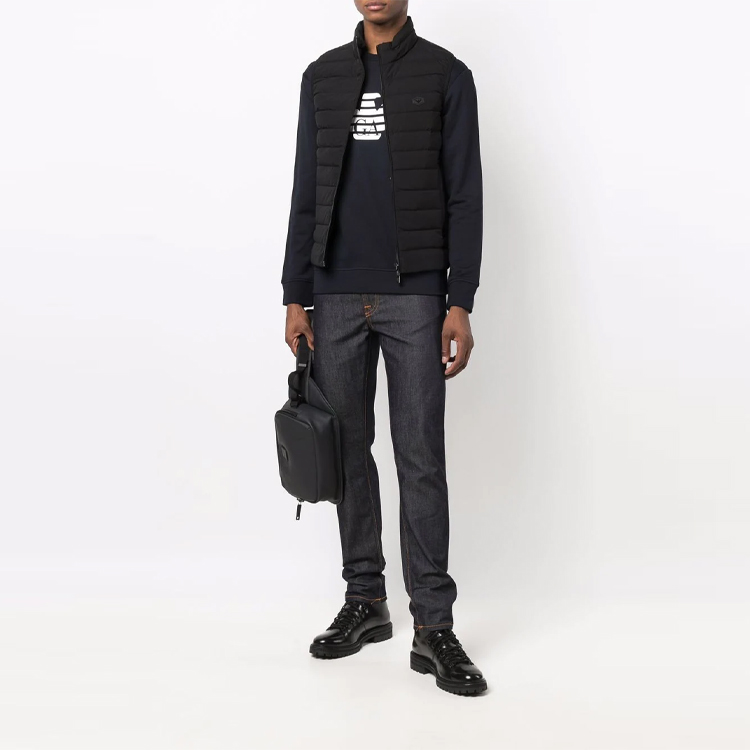 Shop Emporio Armani 黑色立领轻便羽绒马甲 8N1BQ1-1NLRZ-0999