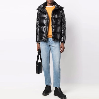 Emporio Armani Chaqueta Negra Brillante con Capucha y Relleno de Plumas 6K1B88-1NPDZ-0999 Lookbook Emporio Armani Chaqueta Negra Brillante con Capucha y Relleno de Plumas 6K1B88-1NPDZ-0999