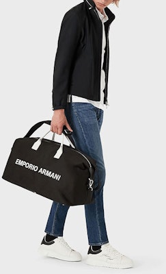 EMPORIO ARMANI Jeans Slim Fit Biru dengan Logo Helang Distressed. 8N1J06-1D5QZ-0942 Shop EMPORIO ARMANI Jeans Slim Fit Biru dengan Logo Helang Distressed. 8N1J06-1D5QZ-0942