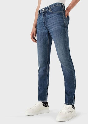 EMPORIO ARMANI Jeans Slim Fit Biru dengan Logo Helang Distressed. 8N1J06-1D5QZ-0942 Details for EMPORIO ARMANI Jeans Slim Fit Biru dengan Logo Helang Distressed. 8N1J06-1D5QZ-0942