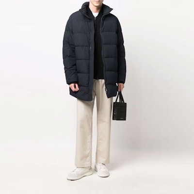 엠포리오 아르마니 솔리드 컬러 지퍼 퍼퍼 재킷 - 블루. 8N1LA5-1NLRZ-0920 Lookbook 엠포리오 아르마니 솔리드 컬러 지퍼 퍼퍼 재킷 - 블루. 8N1LA5-1NLRZ-0920